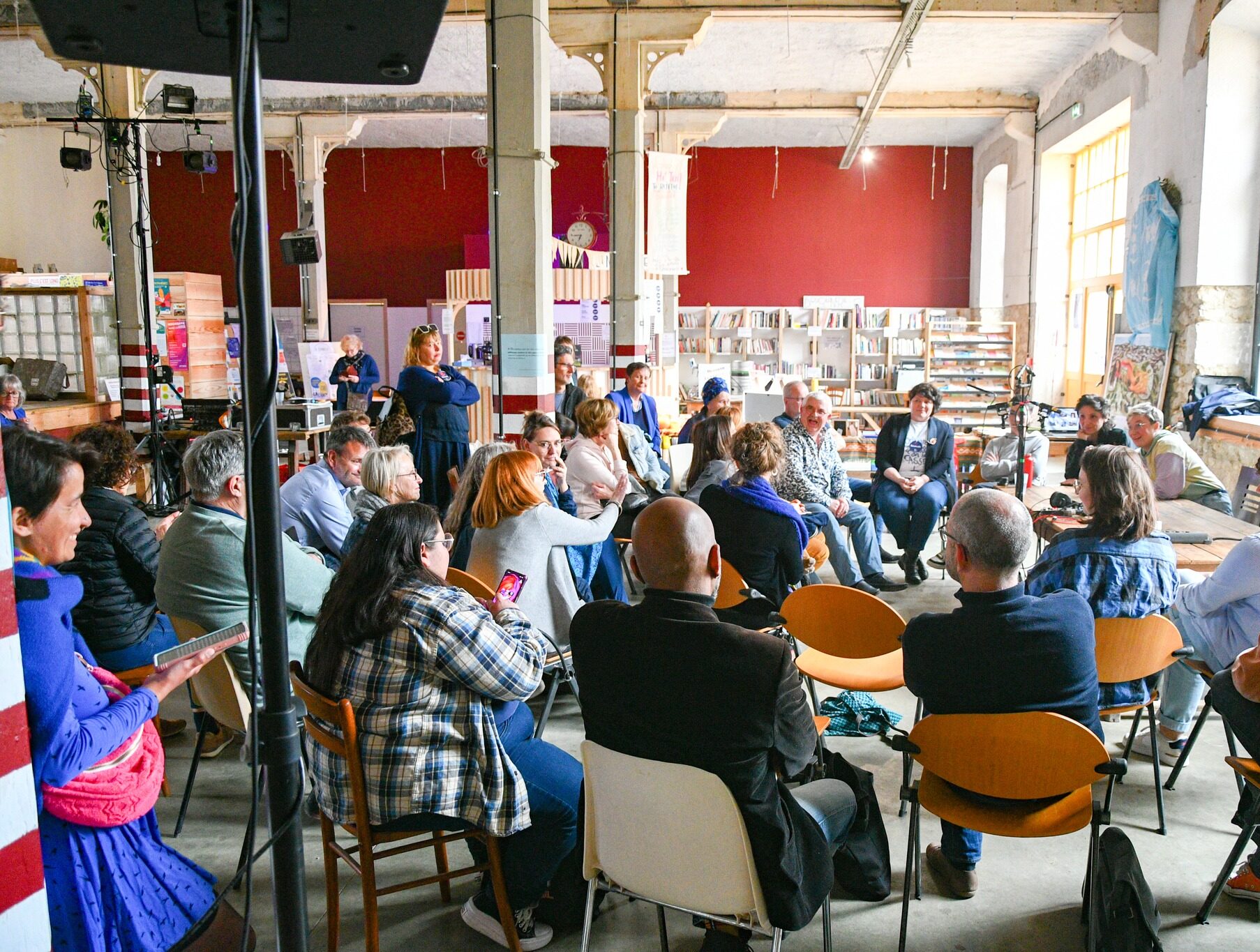 Nuit Bleue Queer Bergerac Souffler sur les Braises Concert Drag show Rencontre Feu de camp LGBTQIA+ Genre(s)!