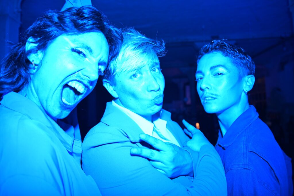Nuit Bleue Queer Bergerac Souffler sur les Braises Concert Drag show Rencontre Feu de camp LGBTQIA+ Genre(s)!