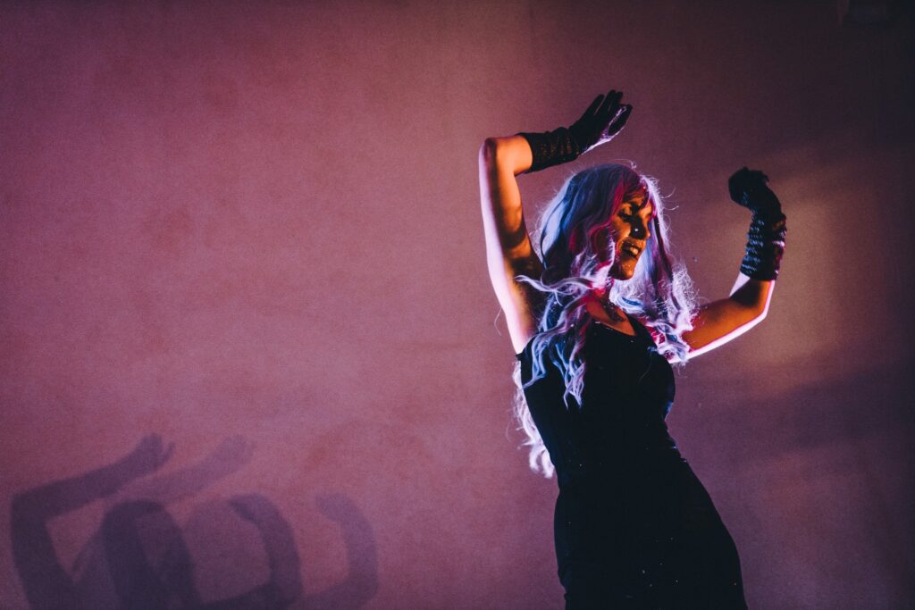 Nuit Bleue Queer Bergerac Souffler sur les Braises Concert Drag show Rencontre Feu de camp LGBTQIA+ Genre(s)!