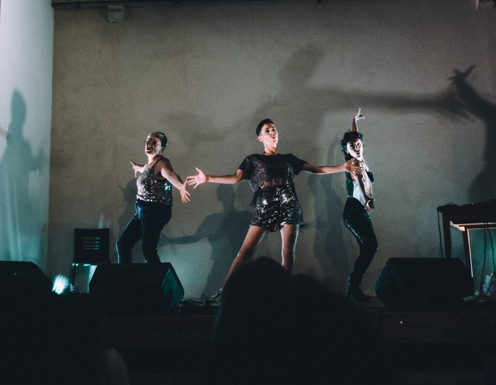 Nuit Bleue Queer Bergerac Souffler sur les Braises Concert Drag show Rencontre Feu de camp LGBTQIA+ Genre(s)!