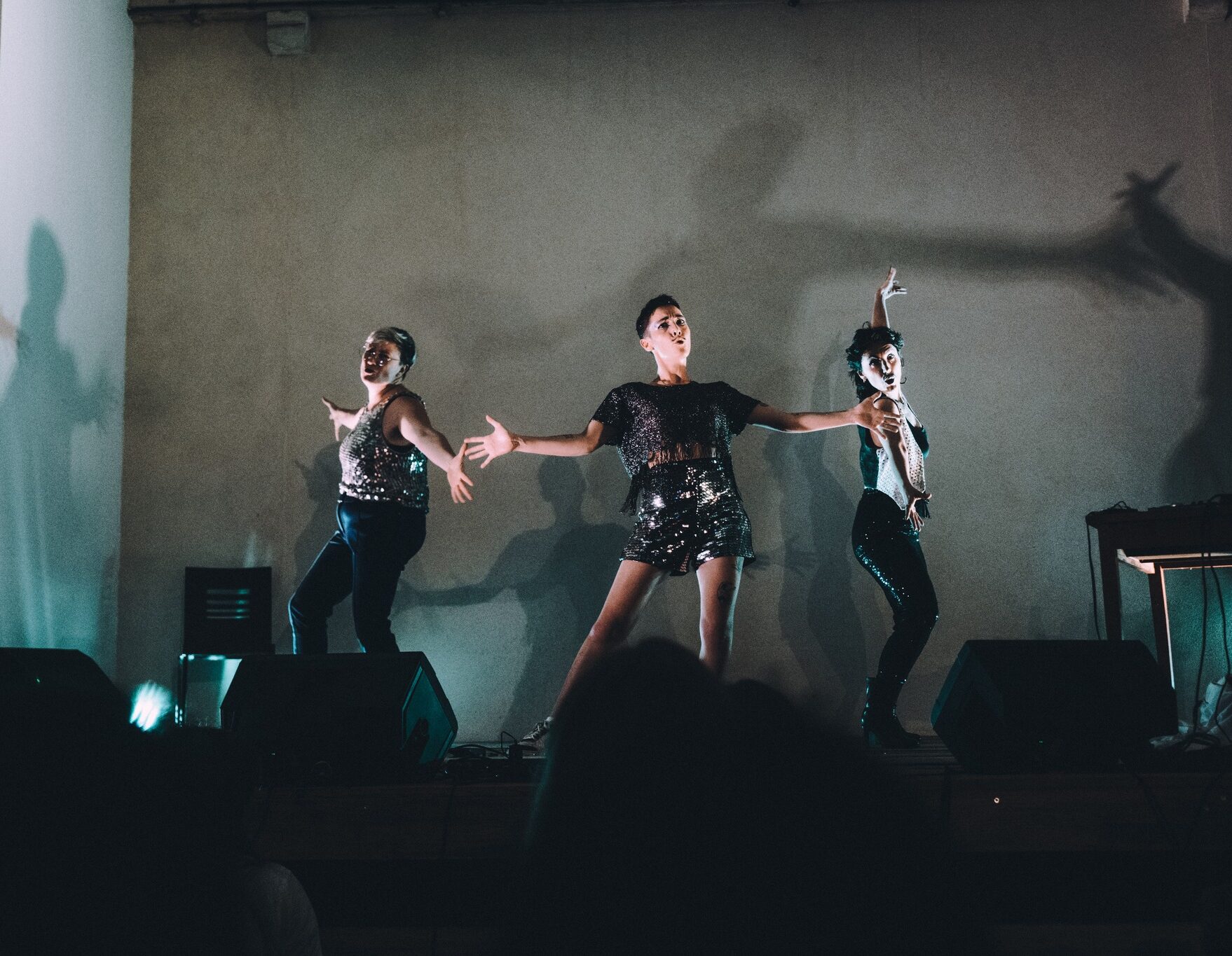 Nuit Bleue Queer Bergerac Souffler sur les Braises Concert Drag show Rencontre Feu de camp LGBTQIA+ Genre(s)!