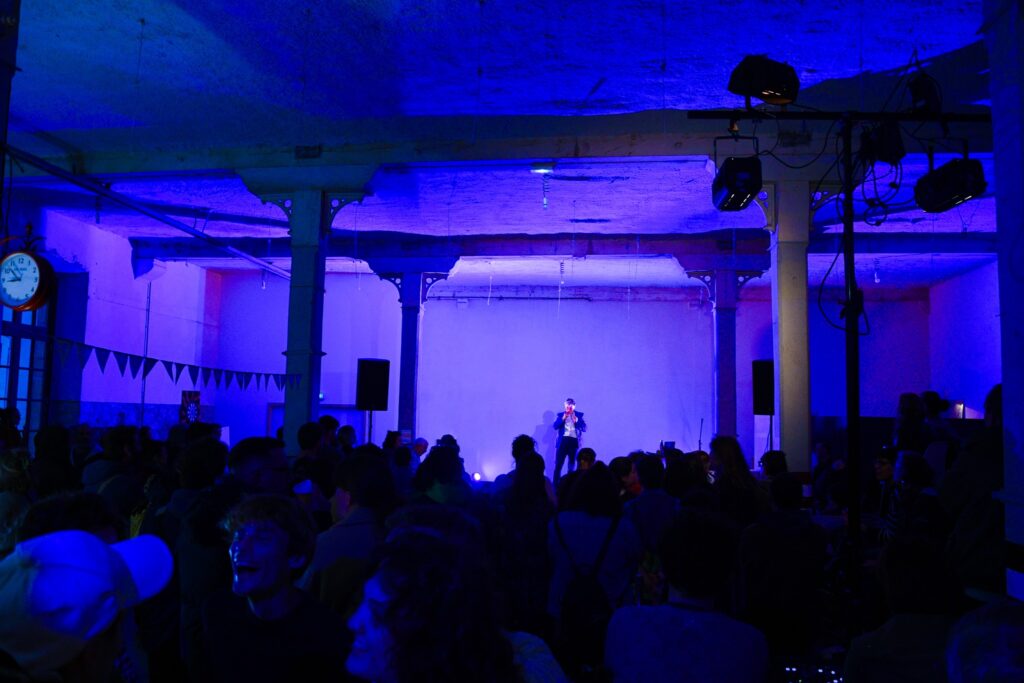 Nuit Bleue Queer Bergerac Souffler sur les Braises Concert Drag show Rencontre Feu de camp LGBTQIA+ Genre(s)!
